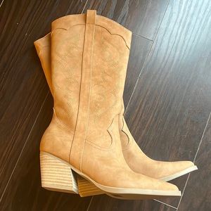 Dolce Vita Kindred Western boots 👢